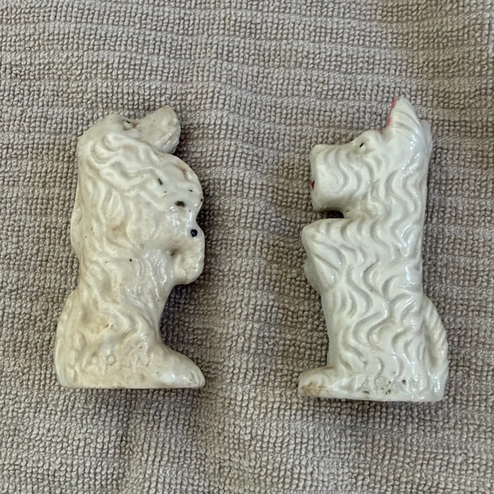 Vintage porcelain Dog Figurines - Brown and Black, made in Japan